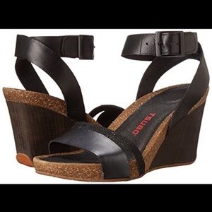 Tsubo wedge sandals